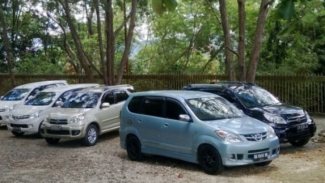 Rental Mobil & Sewa Mobil : 4 Jenis Layanan Rental Mobil Indonesia