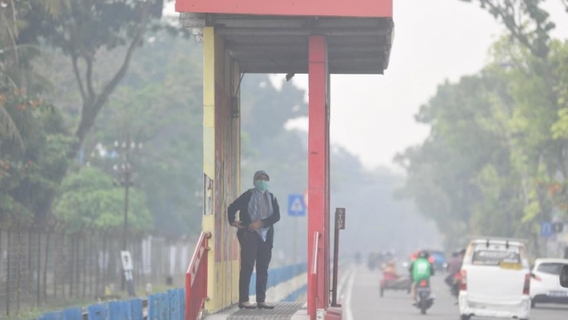 Cara Berkendara Mobil di Tengah Kabut Asap Kebakaran Hutan Cara Berkendara Mobil di Tengah Kabut Asap Kebakaran Hutan